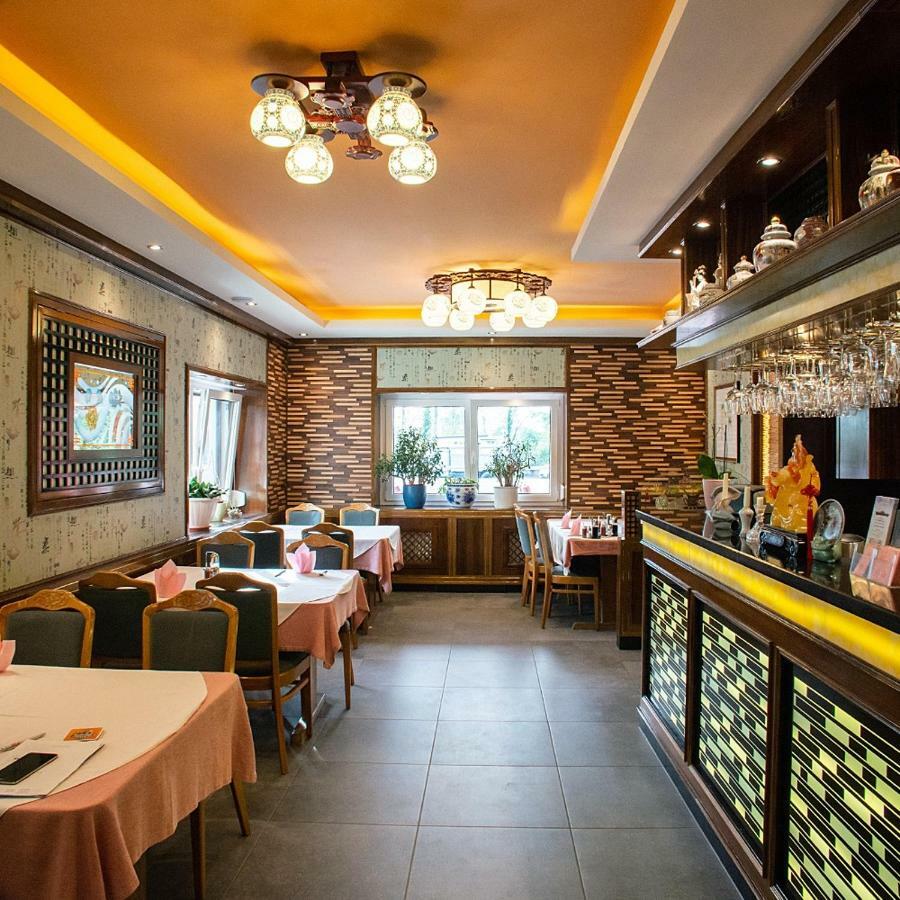 Готель Gaststaette Lin Garden Untergruppenbach Екстер'єр фото