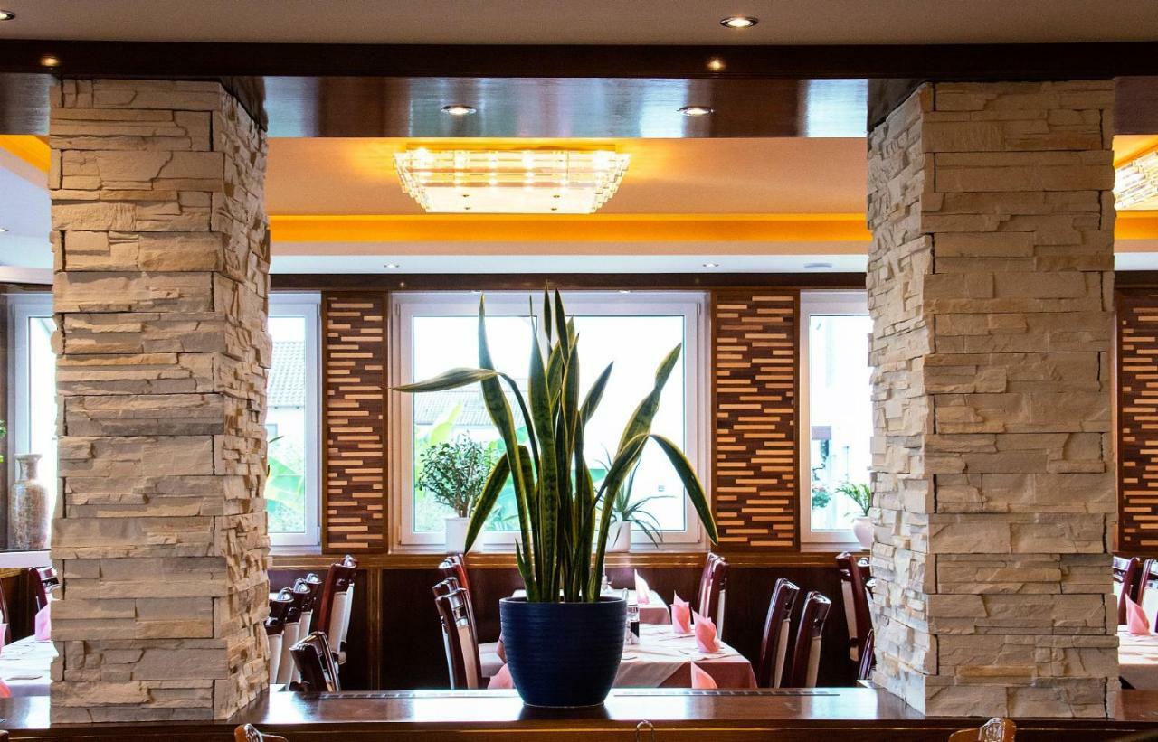 Готель Gaststaette Lin Garden Untergruppenbach Екстер'єр фото