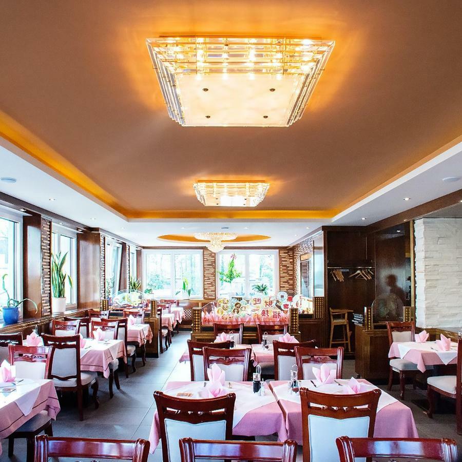 Готель Gaststaette Lin Garden Untergruppenbach Екстер'єр фото