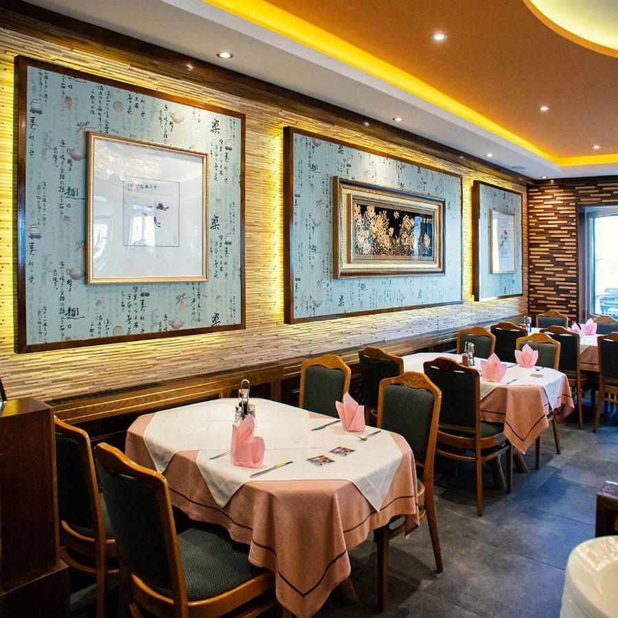 Готель Gaststaette Lin Garden Untergruppenbach Екстер'єр фото