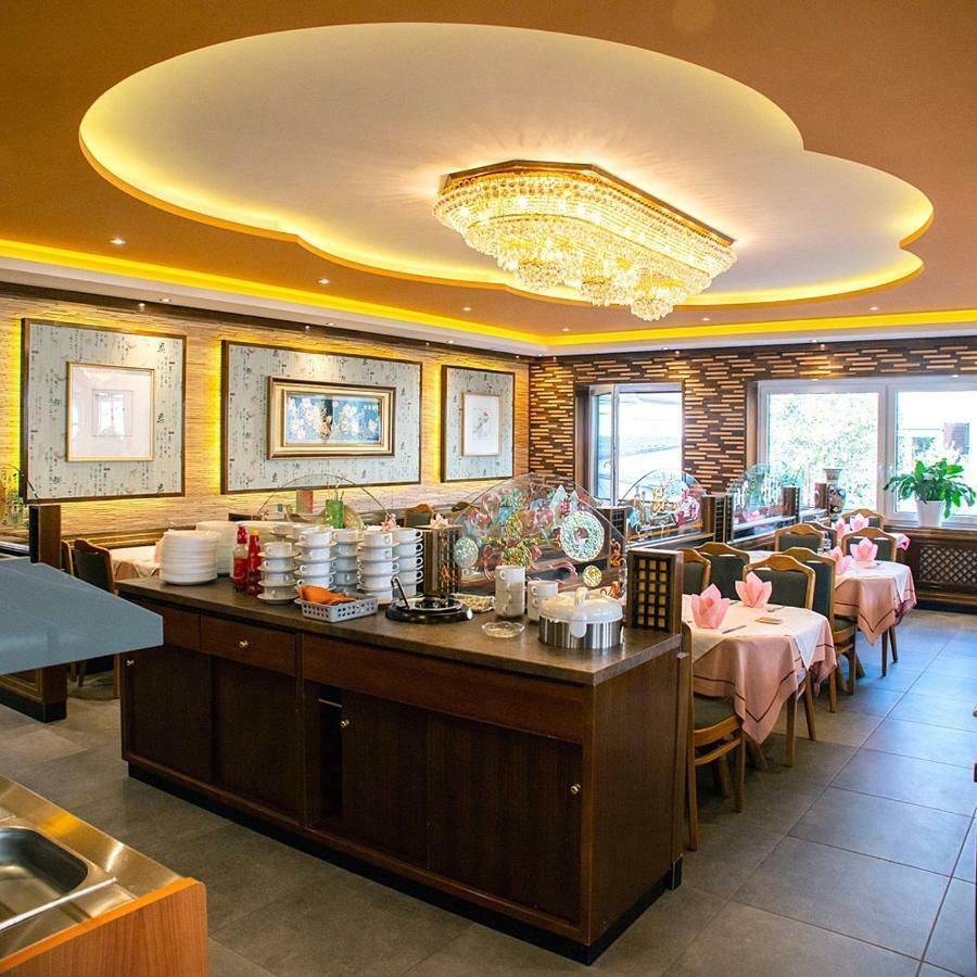 Готель Gaststaette Lin Garden Untergruppenbach Екстер'єр фото