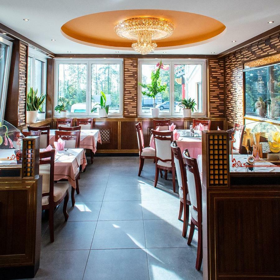 Готель Gaststaette Lin Garden Untergruppenbach Екстер'єр фото